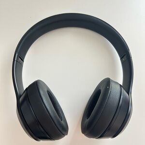 Wireless Black Beats Solo3 Headphones